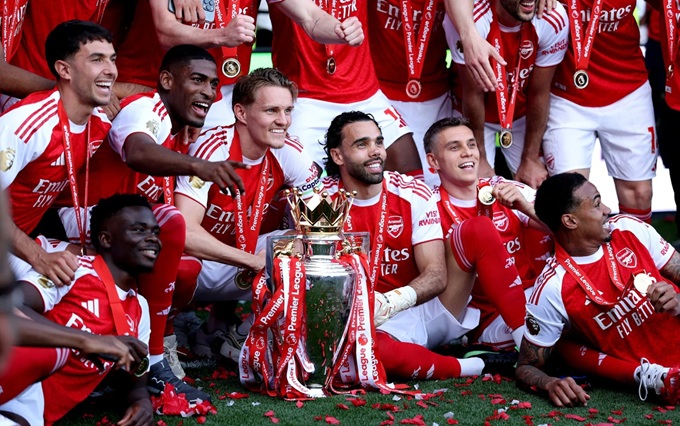 Sự kiên trì giúp Arsenal giành lại chức vô địch Premier League sau 22 năm chờ đợi