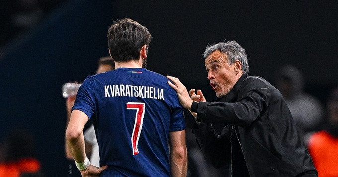 HLV Luis Enrique đánh giá rất cao Kvaratskhelia