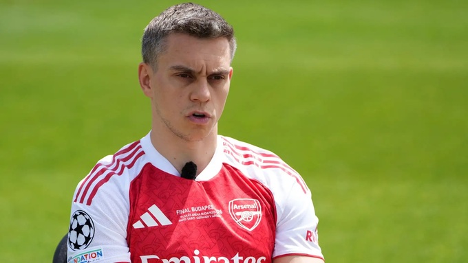 Leandro Trossard có thể 'may mắn' thoát Achraf Hakimi