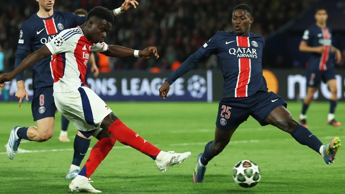 Bukayo Saka sẽ thường xuyên 'va' với Nuno Mendes ở chung kết Champions League