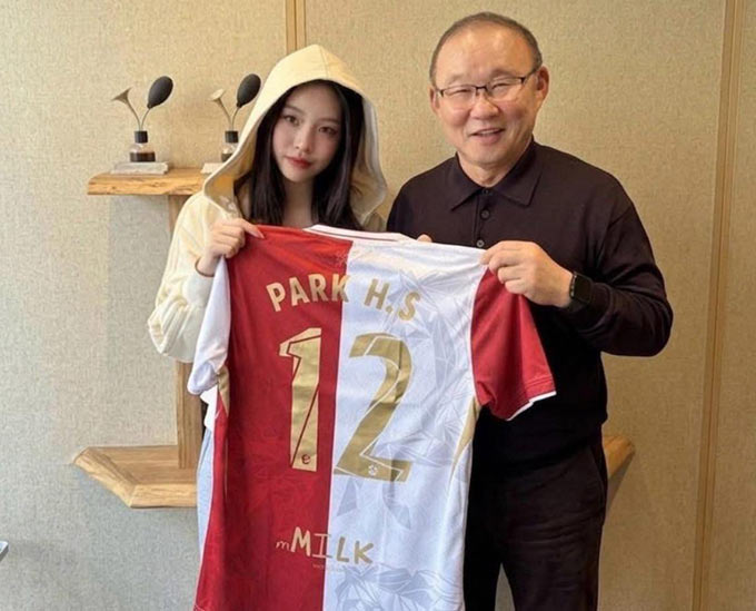 Kanchanaburi tính sẵn phương án thay thế khi hợp đồng của HLV Park Hang Seo kết thúc. Ảnh: Kanchanaburi FC