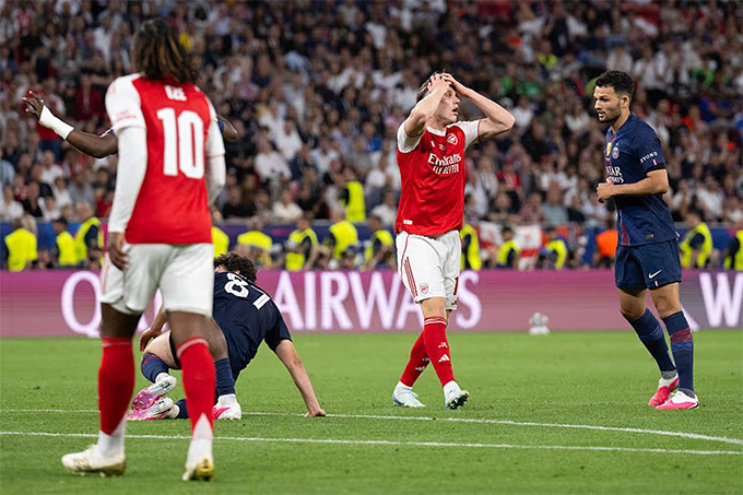 Các cầu thủ Arsenal bị đối thủ tại Ngoại hạng Anh chế giễu