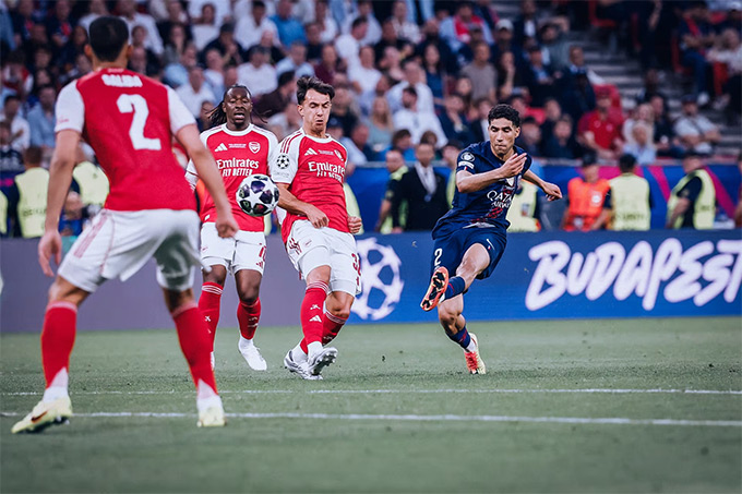 Enrique đánh giá cao Arsenal