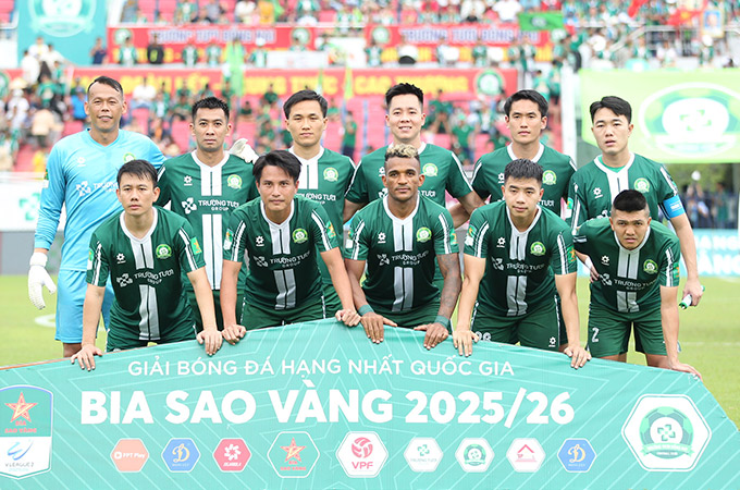 Ở tuổi 40, Bùi Tấn Trường vẫn là chốt chặn đáng tin cậy của Đồng Nai - Ảnh: Anh Khoa 