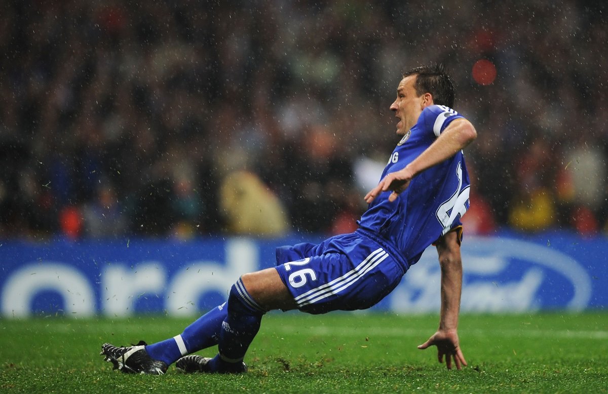 Cú trượt chân tại Luzhniki là khoảnh khắc không thể nào quên trong sự nghiệp của John Terry