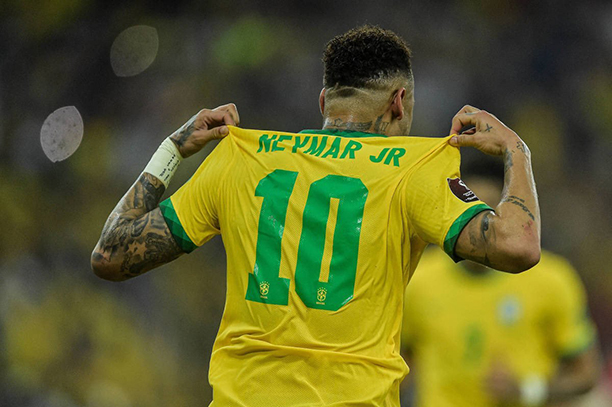 Neymar vẫn mặc số 10 của Brazil 