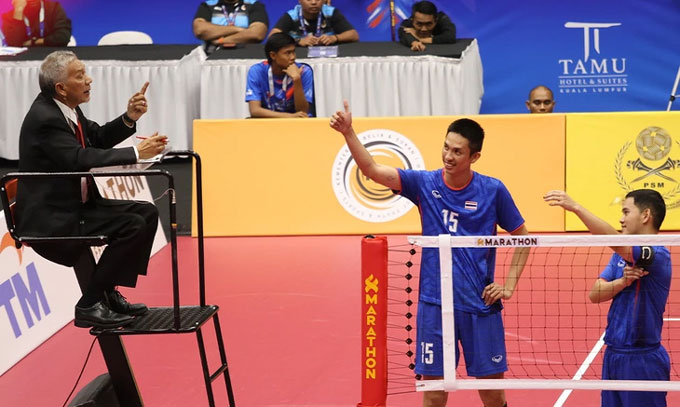 Các VĐV Thái Lan mỉa mai trọng tài ở chung kết World Cup. Ảnh: SAMA