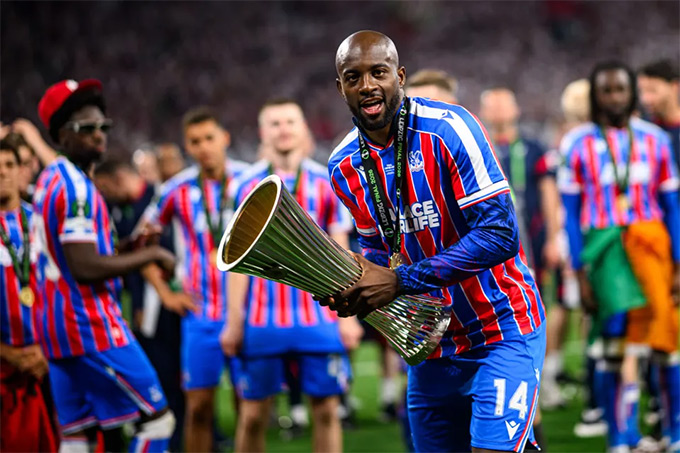 Mateta mới lên ngôi vô địch Conference League