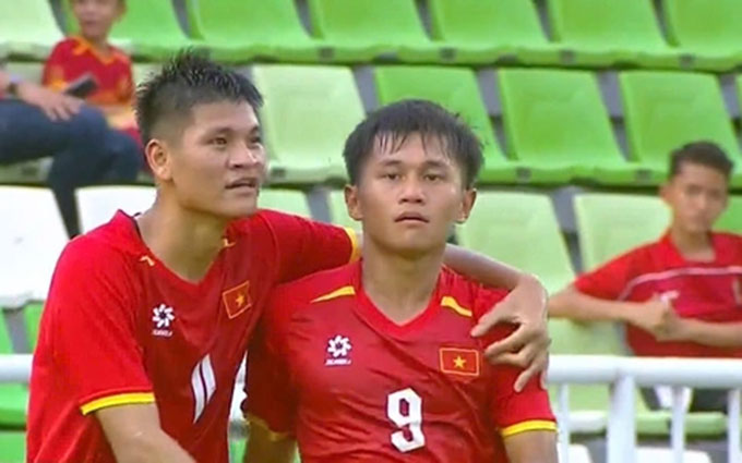 Cầu thủ mang áo số 9 sẽ phải cạnh tranh với Thiên Phú và Văn Bách ở hàng tiền đạo 