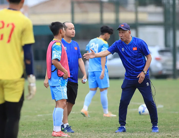 Ông Yutaka Ikeuchi cần chứng minh năng lực cầm quân tại U19 Việt Nam 
