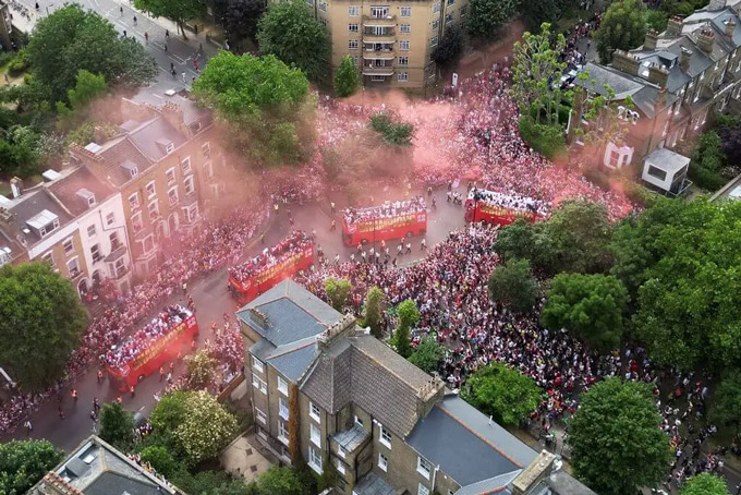Lễ ăn mừng của Arsenal đông nghịt người hâm mộ