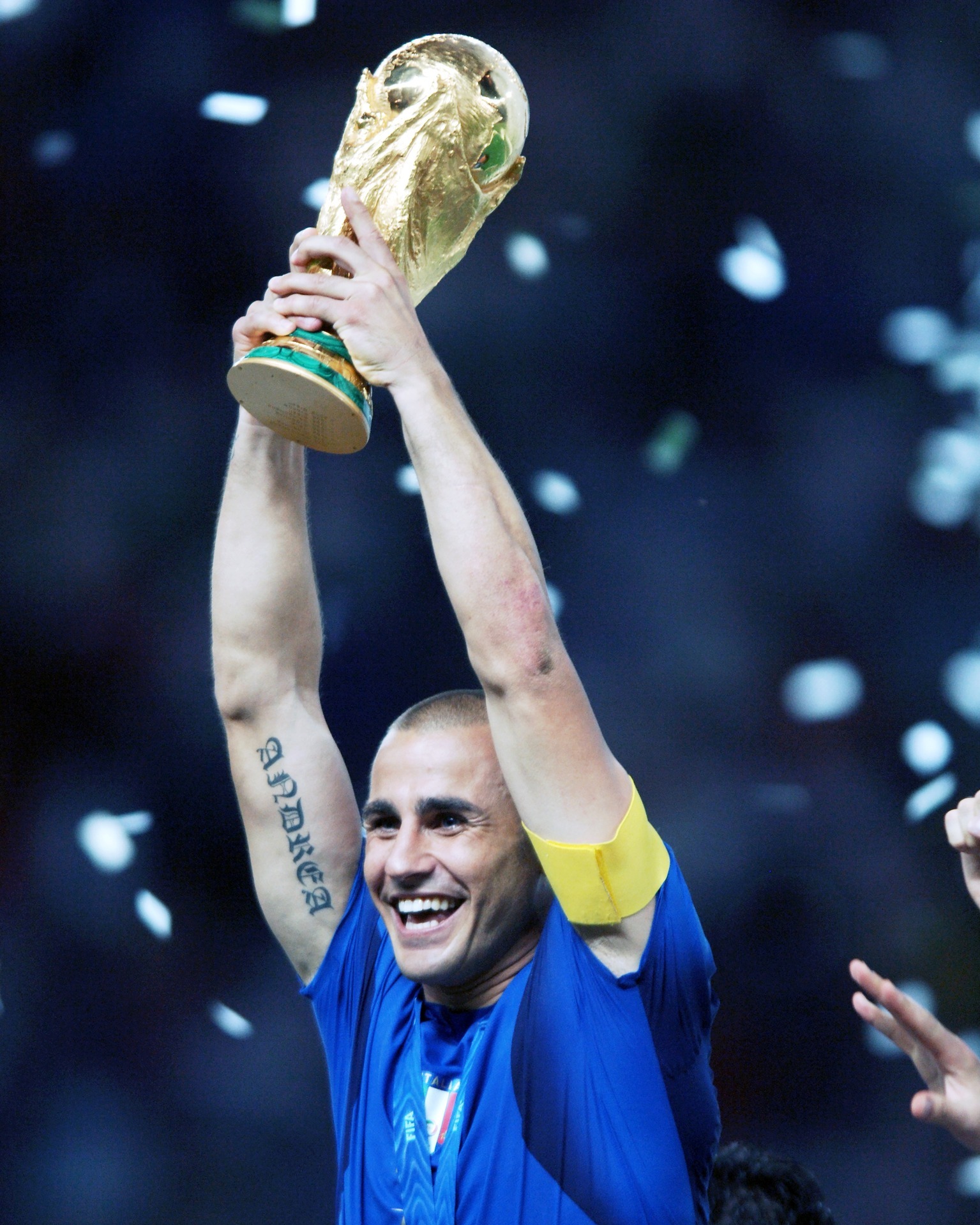 Ngày 9/7/2006, khi Cannavaro nâng cao chiếc cúp vô địch thế giới, các phóng viên Italia hét vào mặt anh: “Campioni del mondo! Campioni del mondo! Campioni del mondo!”, 
