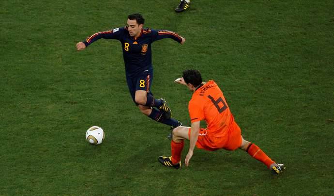 Xavi xứng đáng là bậc thầy của mọi bậc thầy, một trong những bộ não vĩ đại nhất trong lịch sử bóng đá