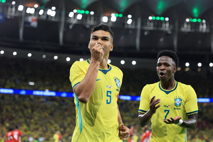 Casemiro và Vinicius cùng có tên trên bảng tỷ số - Ảnh: @TouchlineX