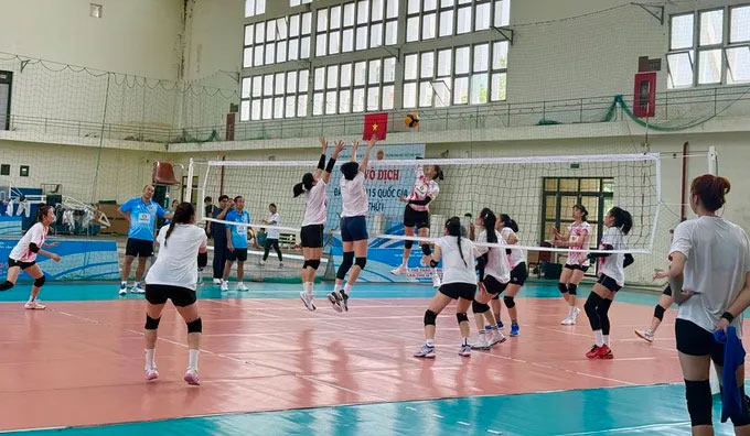 Đội tuyển bóng chuyền nữ Việt Nam tích cực tập luyện trước khi sang Philippines
