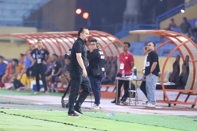 HLV Popov tuyên bố rời V.League và không bao giờ trở lại - Ảnh: Đức Cường
