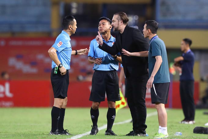 Người ta đã quá quen với những hình ảnh này của Popov tại V.League