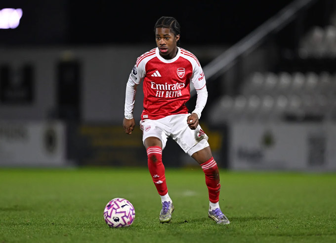 Hậu vệ Josh Nichols rời Arsenal sau 10 năm, có 1 lần ra sân cho đội một