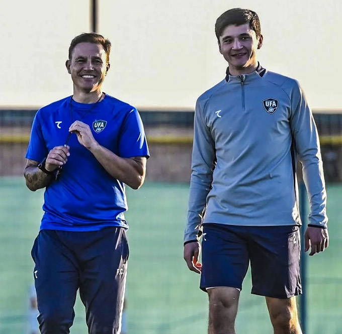 Cannavaro và Khusanov ở tuyển Uzbekistan