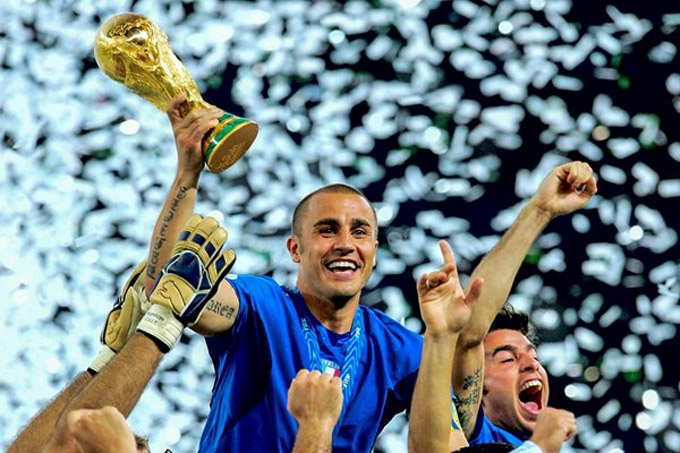 Cannavaro từng lên đỉnh World Cup cùng tuyển Italia năm 2006