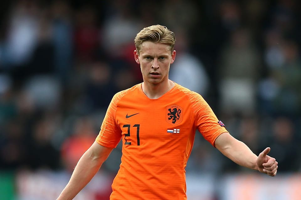 De Jong có thể chơi như single pivot giống ở Barca hoặc double pivot trong sơ đồ 4-2-3-1