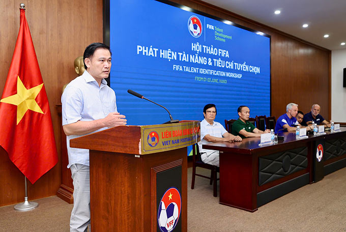Phó Chủ tịch VFF - Trần Anh Tú phát biểu bế mạc hội thảo. Ảnh: Đức Cường