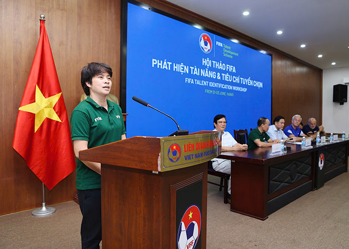 Cựu tuyển thủ Đào Thị Miện thay mặt các học viên phát biểu. Ảnh: Đức Cường