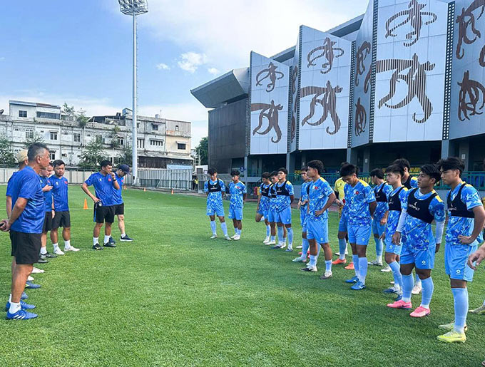 HLV Yutaka Ikeuchi yêu cầu U19 Việt Nam không chủ quan trước Myanamar. Ảnh: VFF.