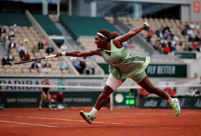 Serena Williams trong trận vòng ba Roland Garros 2021 - Ảnh: WTA