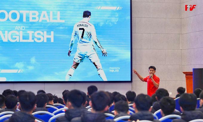 Quốc Khánh trong một buổi thuyết trình tại Trung tâm PVF. Ảnh - PVF