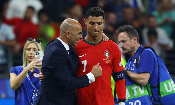 HLV Martinez làm gì có quyền loại bỏ Ronaldo. Nhiệm vụ của ông là thích nghi với một đội hình có Ronaldo
