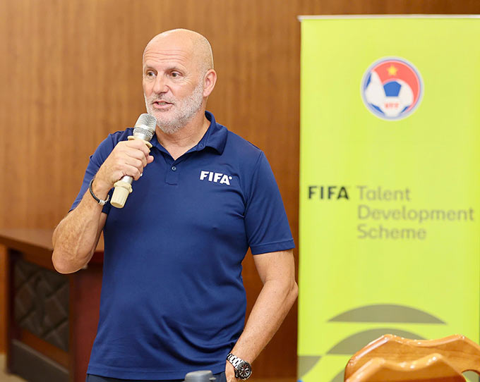 Chuyên gia FIFA Richard Allen nhận định Đình Bắc hoàn toàn có thể trở thành "biểu tượng" giống Kane nếu phát triển đúng cách. Ảnh: Đức Cường