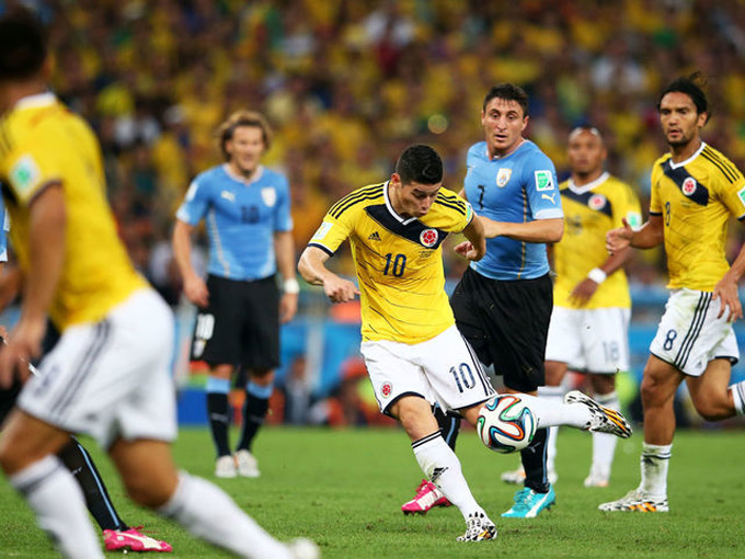 Tuyệt phẩm của James vào lưới Uruguay