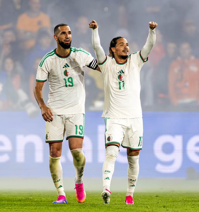 Niềm vui của Hadj Moussa (phải) sau khi sút tung lưới Hà Lan - Ảnh: @ADSportwereld