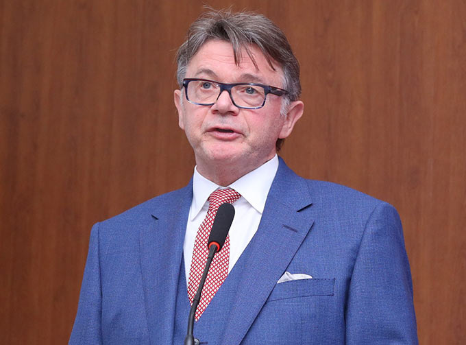 HLV Troussier muốn dẫn dắt ĐT nữ Nhật Bản