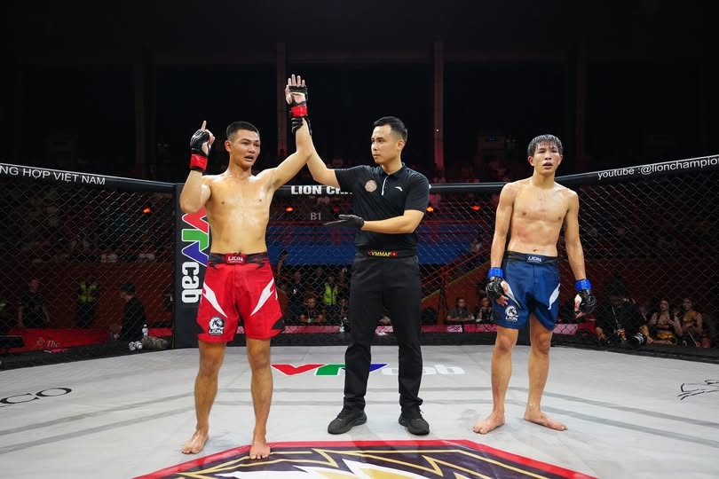 Lê Quang Linh thắng Phan Trọng Hiếu (tính điểm đồng thuận)