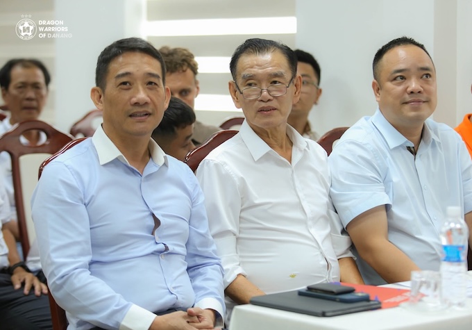 HLV Phan Thanh Hùng (giữa) tại lễ tri ân. Ảnh: FBNV