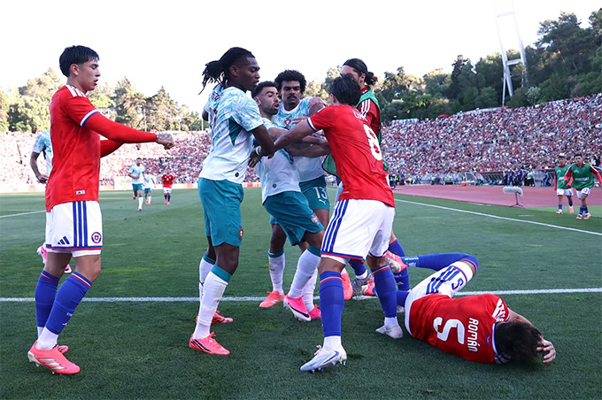 Leao có thể nhận án treo giò tại World Cup vì chiếc thẻ đỏ này