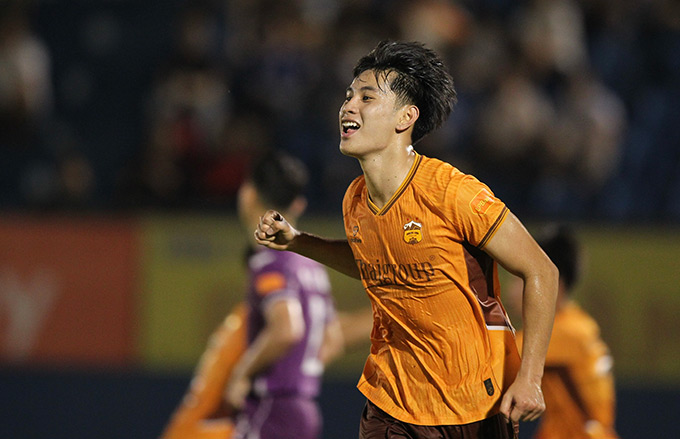 HAGL gỡ hoà 1-1 - Ảnh: Quốc An 