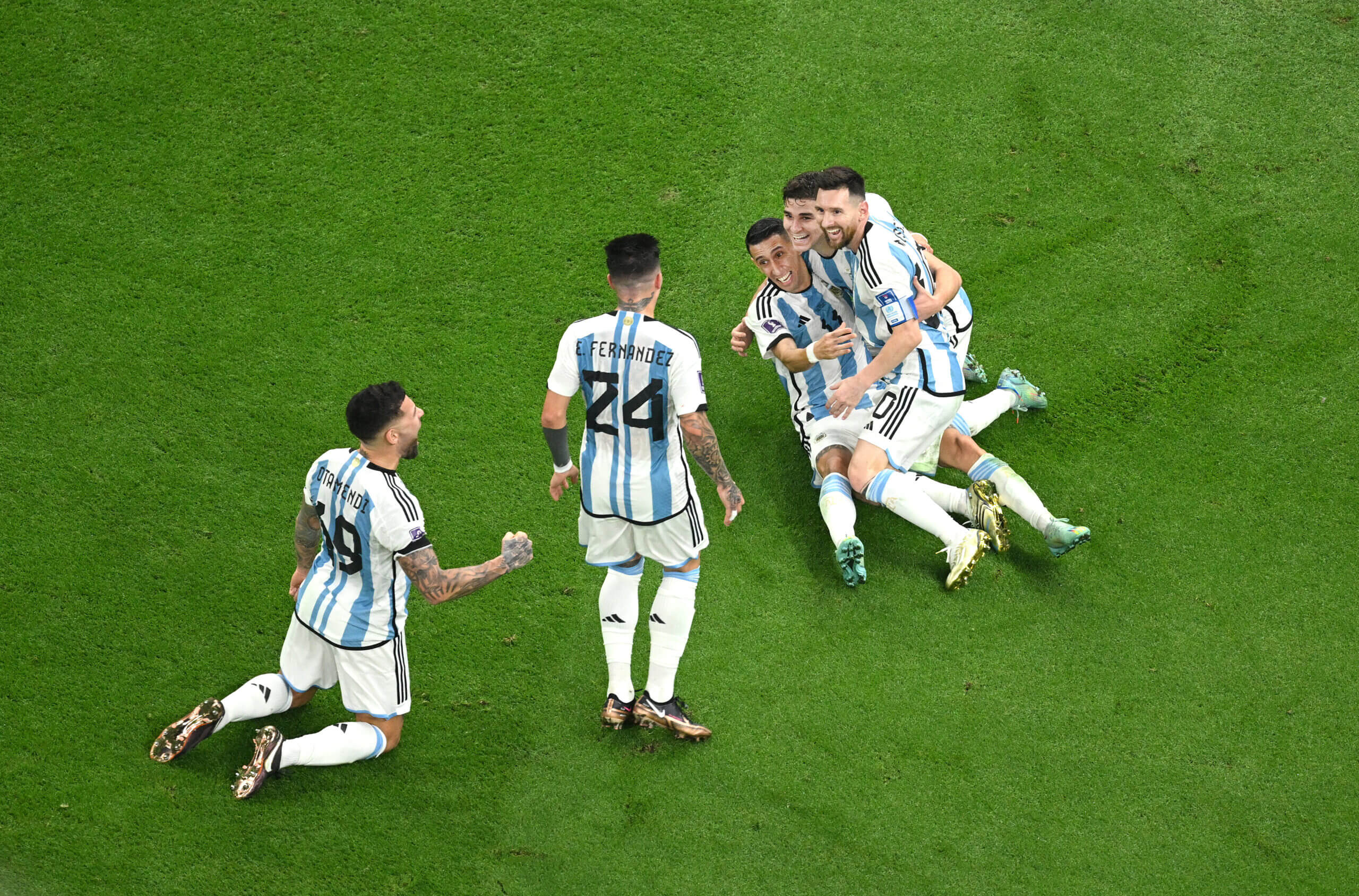 Messi cũng phải chịu đựng mọi lời chế nhạo và nghi ngờ trước đêm khải huyền Trung Đông