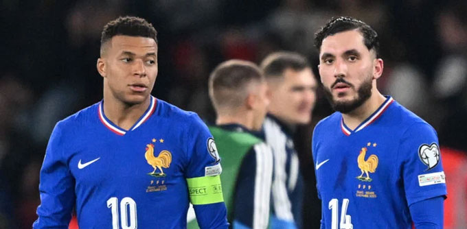 Mbappe và Cherki không hài lòng khi FFF dùng hình ảnh của các cầu thủ trong chiến dịch quảng bá cho một công ty cá cược - Ảnh: sports.fr