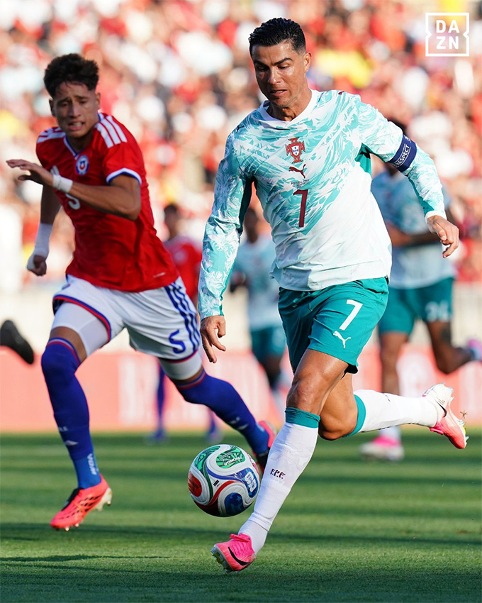 Ronaldo nên ngồi dự bị