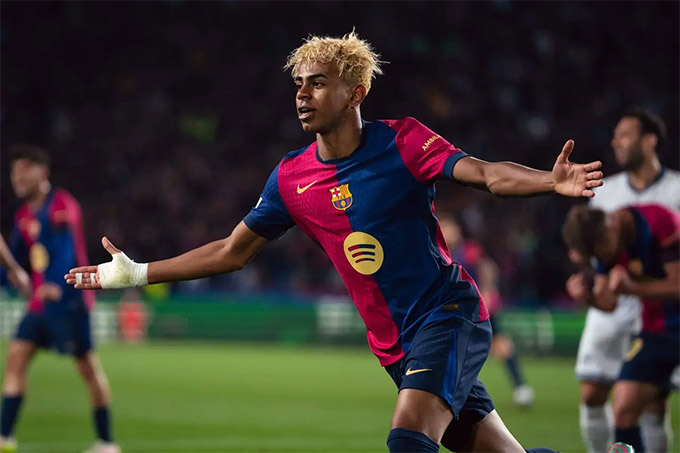 Yamal trong màu áo Barca