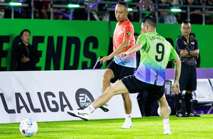 Huyền thoại từ La Liga và các danh thủ Việt Nam cùng góp mặt trong một đội hình