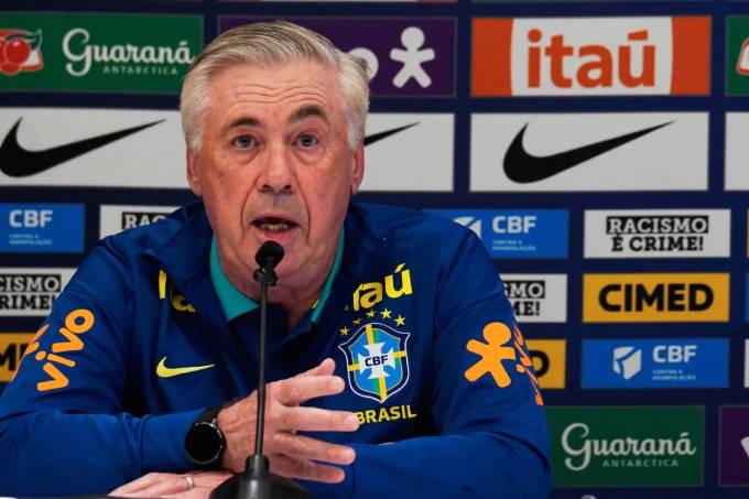 Carlo Ancelotti thay đổi hoàn toàn theo thời gian (ảnh AP)