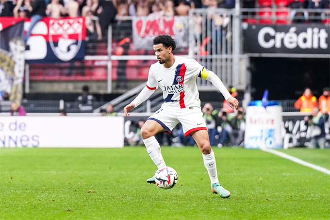 Zaire-Emery không thể cạnh tranh được vị trí đá chính tại PSG
