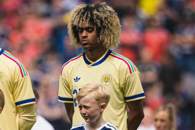 Tahith Chong là cầu thủ Curacao duy nhất...sinh tại Curacao đá World Cup