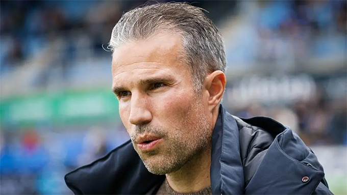 Van Persie bị sa thải sau 16 tháng gắn bó với Feyenoord