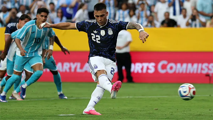 Lautaro Martinez có phong độ tốt hơn Alvarez ở tuyển Argentina