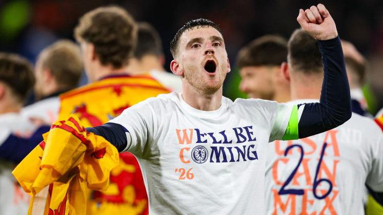Robertson đeo băng thủ quân ở khoảnh khắc giành vé dự VCK World Cup 2026